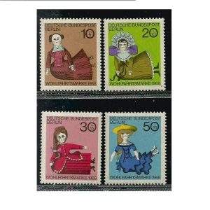 ALEMANHA BERLIN - BONECAS SW Nº 320/23
