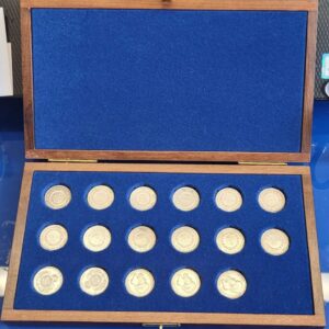 MOEDAS DE 200 RÉIS  2º E 3º TIPO NO ESTOJO DE MADEIRA